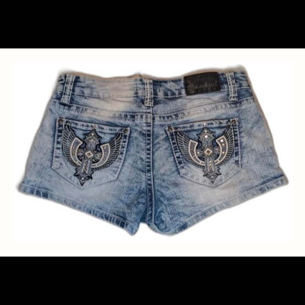Soundgirl Western Cross Embroidered Denim Jean Shorts – Size 9